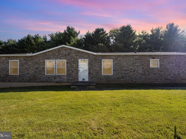 18 Oriole Cir, Felton, PA 17322