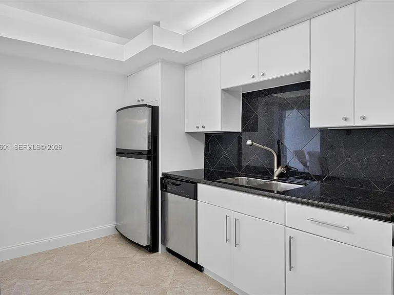 5001 Collins Ave #9H — Photo 5