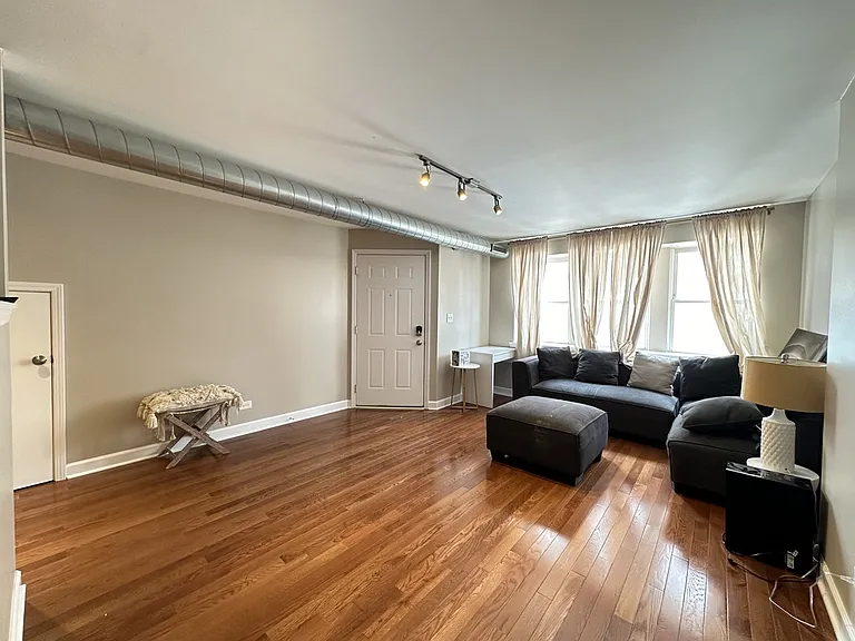 674 N Orleans St #2 — Photo 13