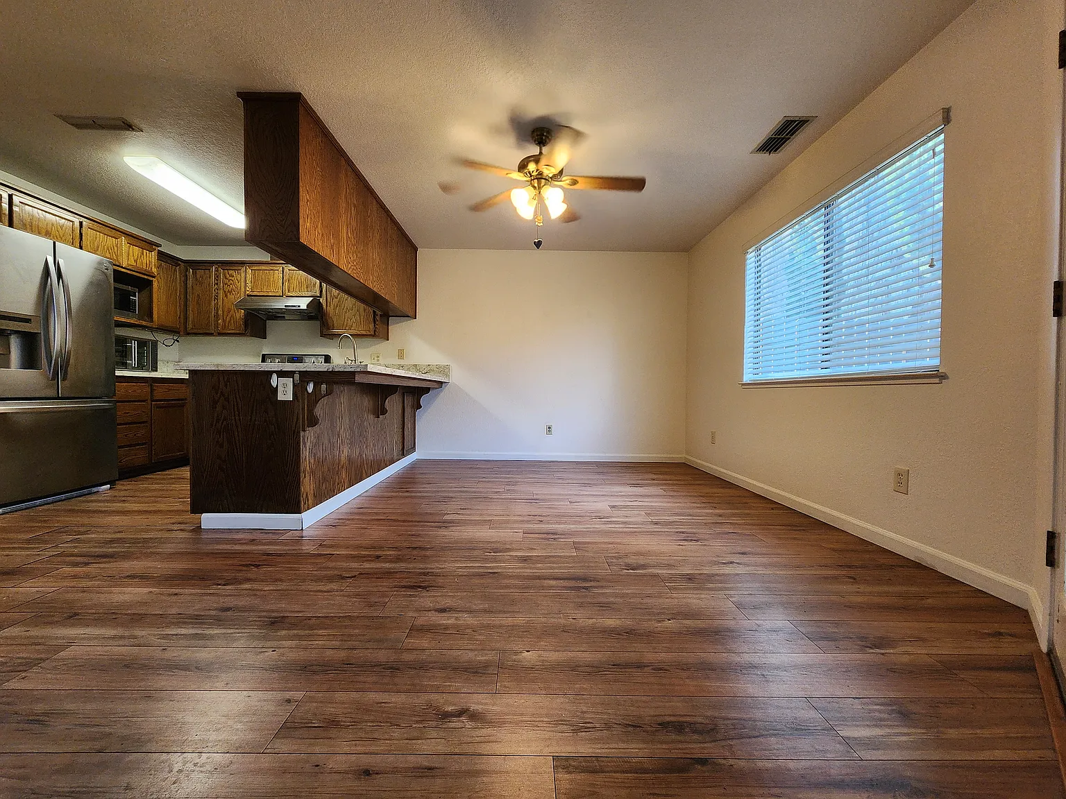 3 bed, 2.5 bath, 1522 sqft, $2,200 — Photo 3