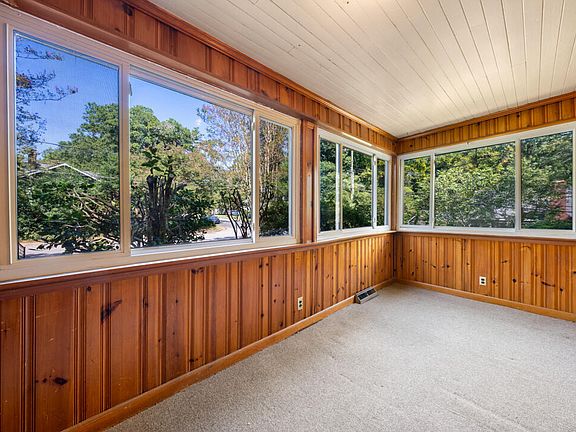 5th image of 101 Gresham Ave
