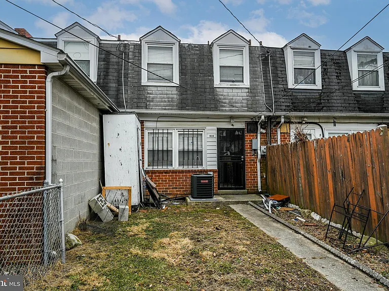 1610 Wentworth Ave — Photo 6
