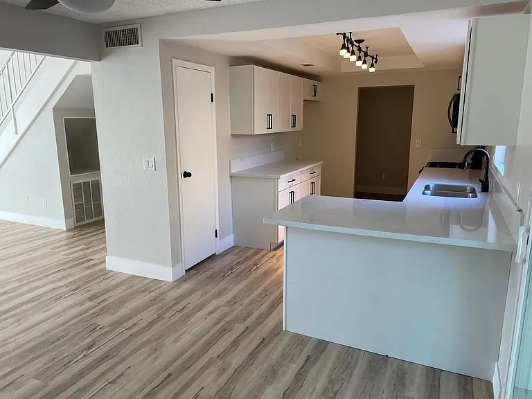 109 Blackberry Ln — Photo 1