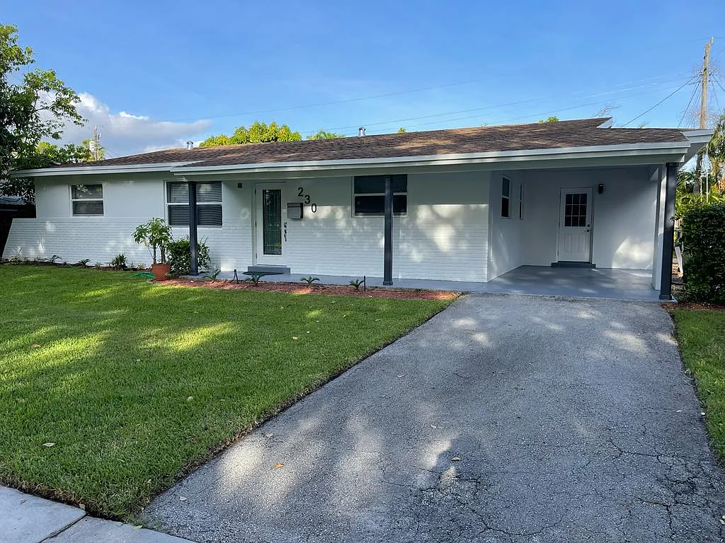 Building Photo - 230 SW 65th Way