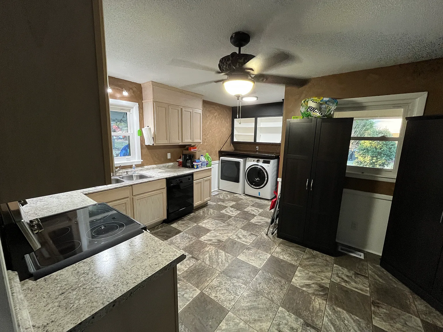 1208 Wentworth Pl — Photo 4