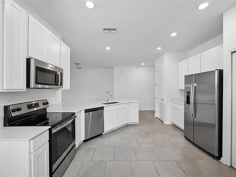 363 Loch Ct — Photo 3