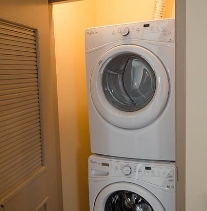 4th image of 427 Pershing Ave #303