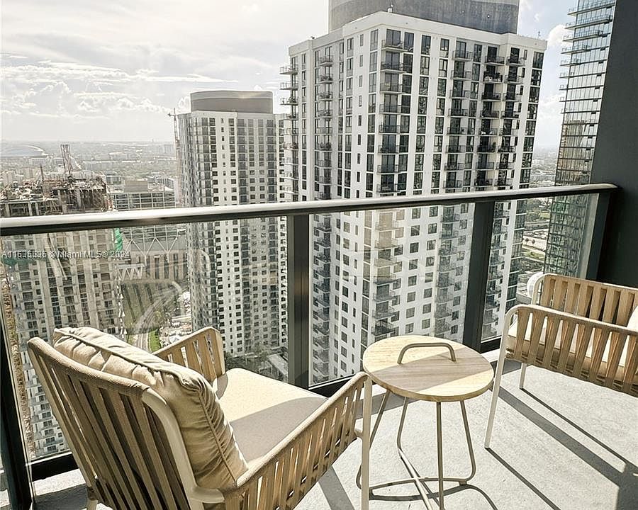 1st image of 601 NE 1st Ave #3503