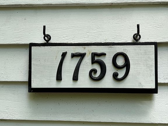 2nd image of 255 Aspetuck Ridge Road