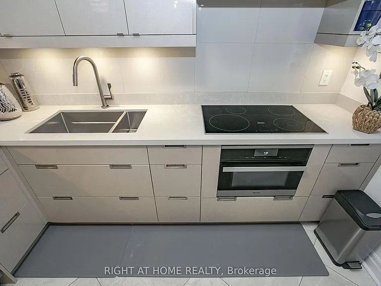 2119 Lake Shore Blvd W #217 — Photo 19