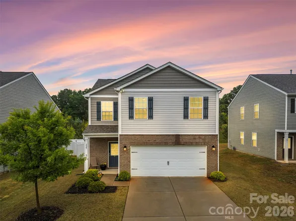 225 Final Stretch Ln, Clover, SC 29710
