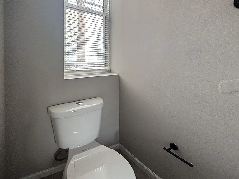 112 N Wilton St — Photo 4