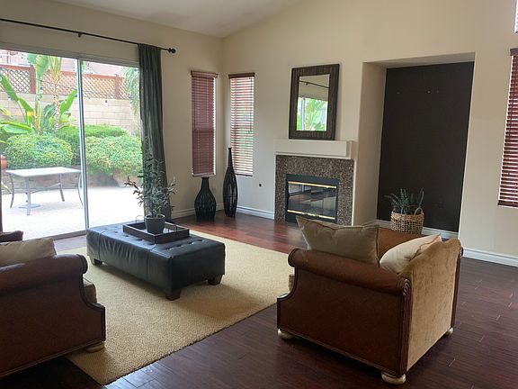 4th image of 942 Banbury Dr