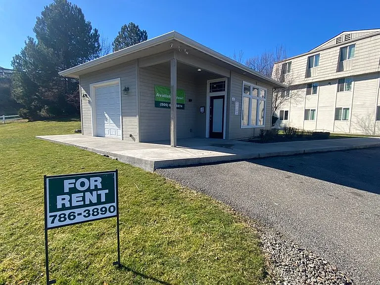 229 Canyon Dr #3 — Photo 1
