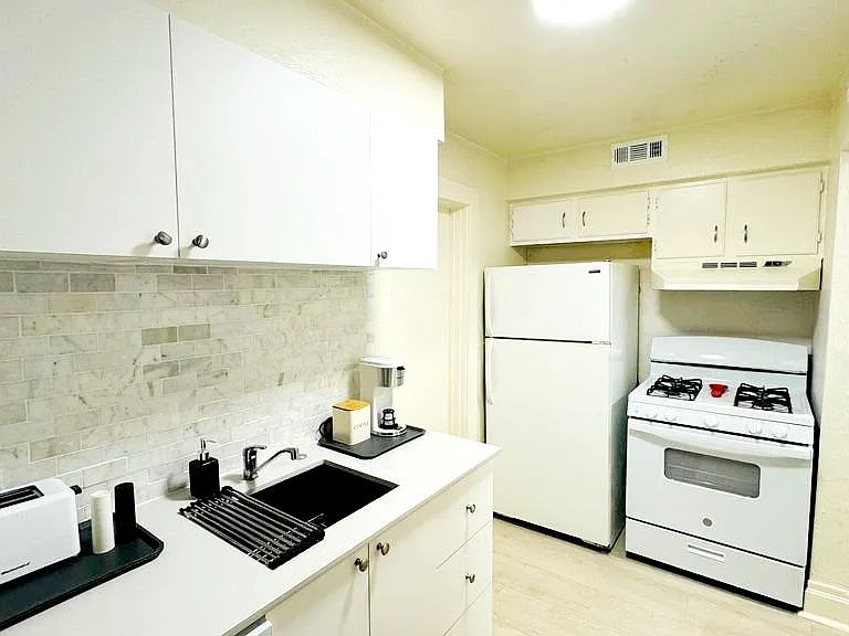 715 E Parker Ln #1 — Photo 5