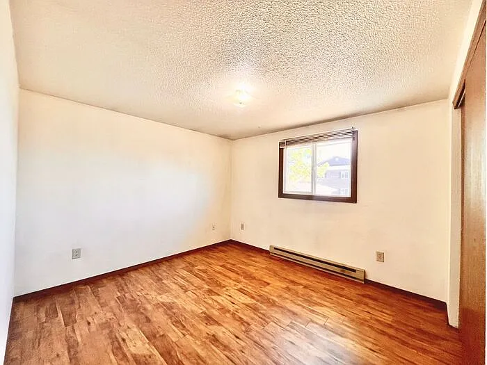 2 bed, 1.0 bath, 936 sqft, $1,300 — Photo 4