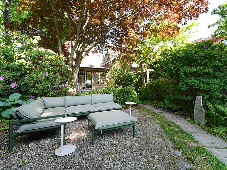 104 Neal St — Photo 2