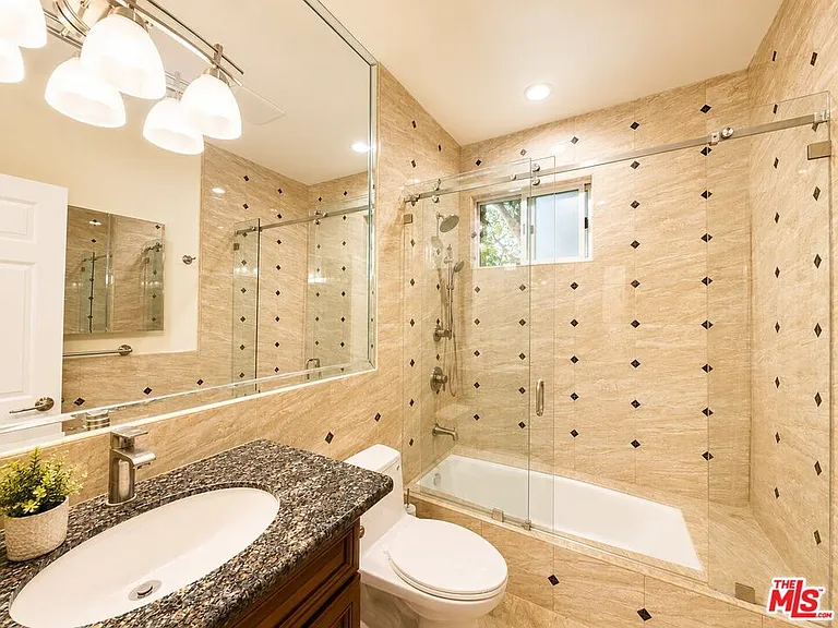 9945 Robbins Dr #102 — Photo 9