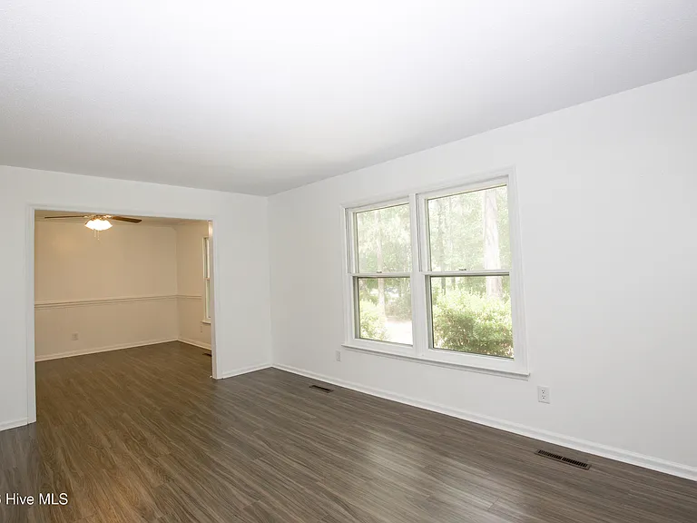 901 Glendale Dr — Photo 16
