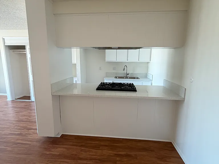 Villa Serena Apts — Photo 21