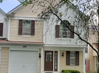 259 Half Moon Cir #259, Aurora, IL 60504