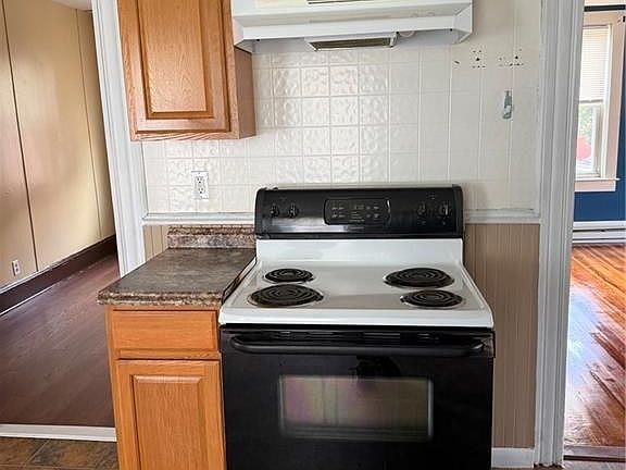 5th image of 153 Burnside Ave Floor 2