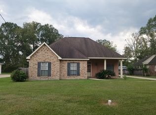 320 Sullivan St, Denham Springs, LA 70726