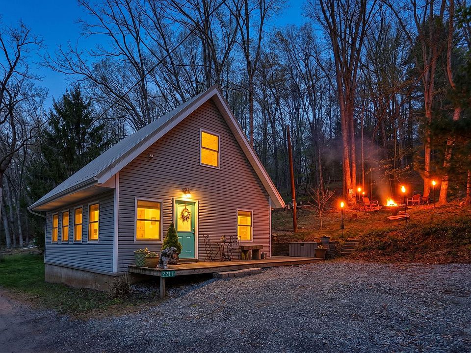 1st image of 2225 Lake Dr