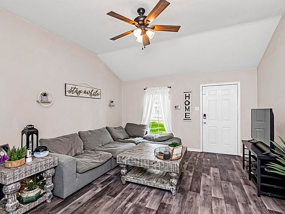 4th image of 43314 N Henderson Ave