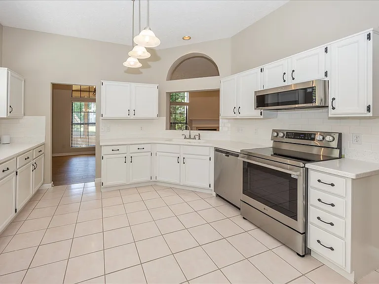 11179 Avery Row — Photo 12