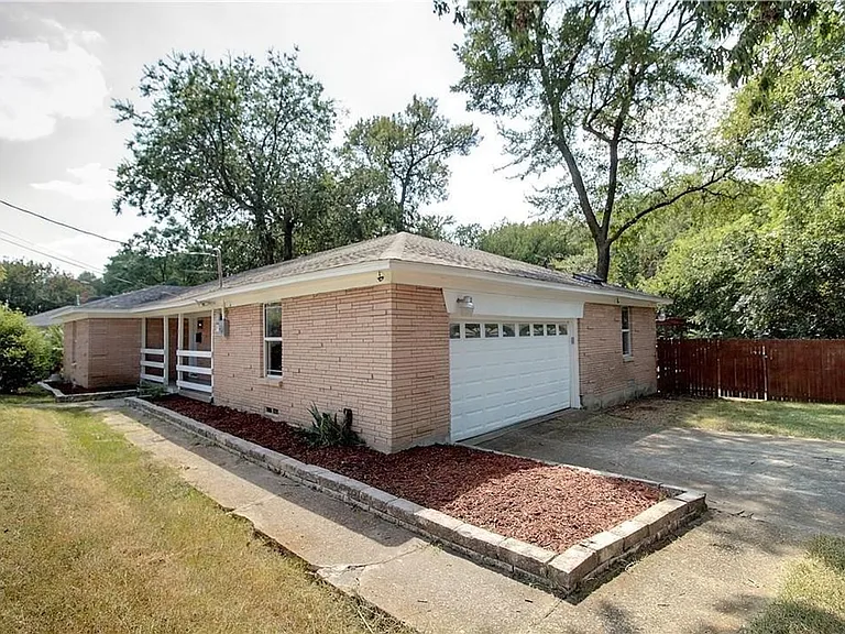 8115 Claremont Dr — Photo 2