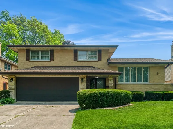 8253 N Western Ave, Niles, IL 60714