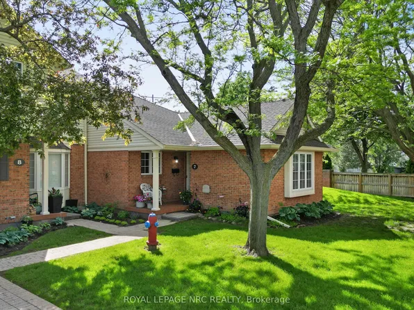 275 Pelham Rd #7, Saint Catharines, ON L2S 3B9