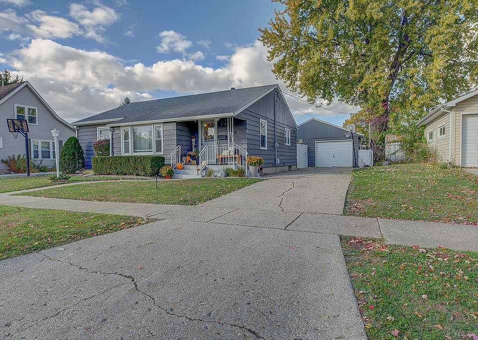 1st image of 1326 Myra Ave