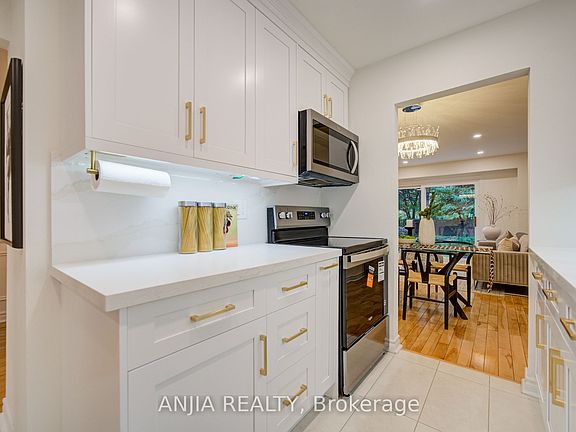 4th image of 161 Tamarack Dr
