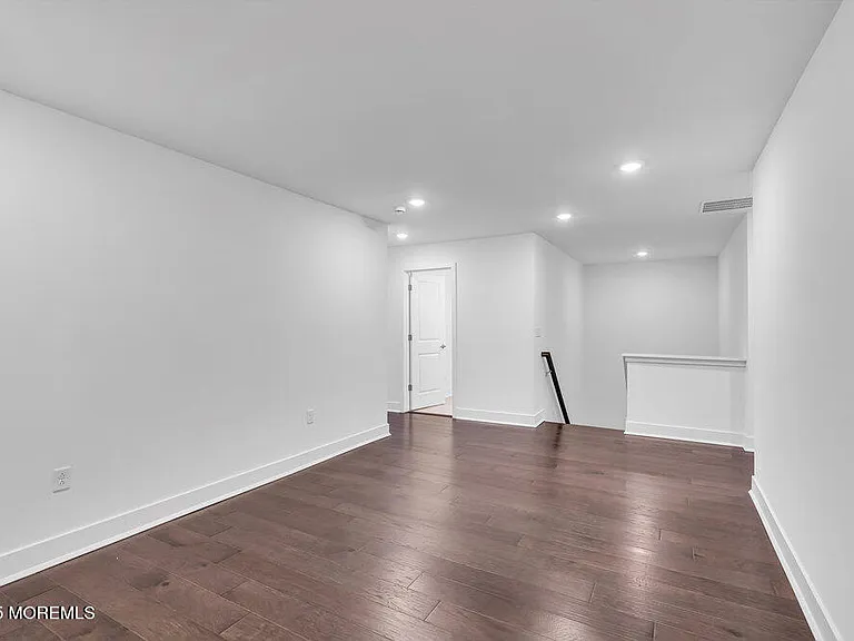 122 Woolley Ct — Photo 22
