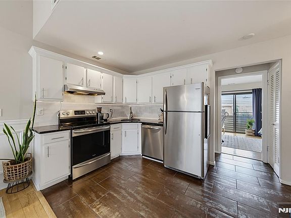 4th image of 77 Liberty St APT 8