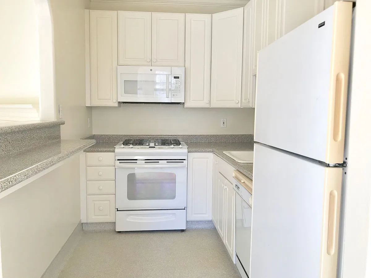 Building Photo - 2130 Beach St #301