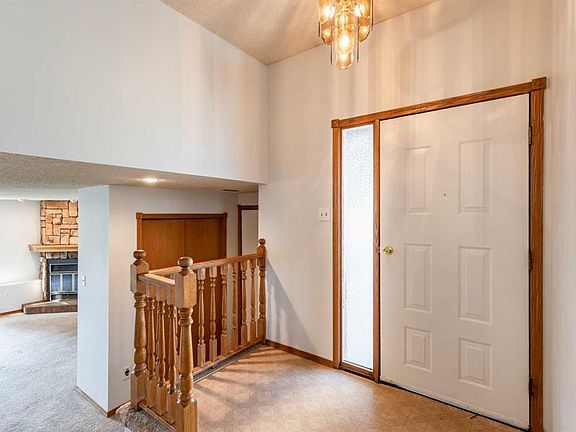 5th image of 21 N Rundle Cres SE