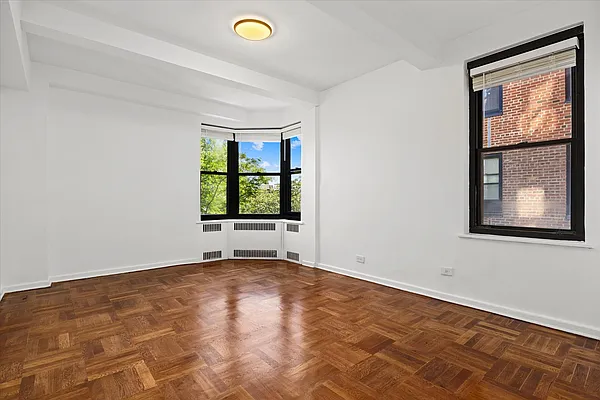 Living room, photo 2