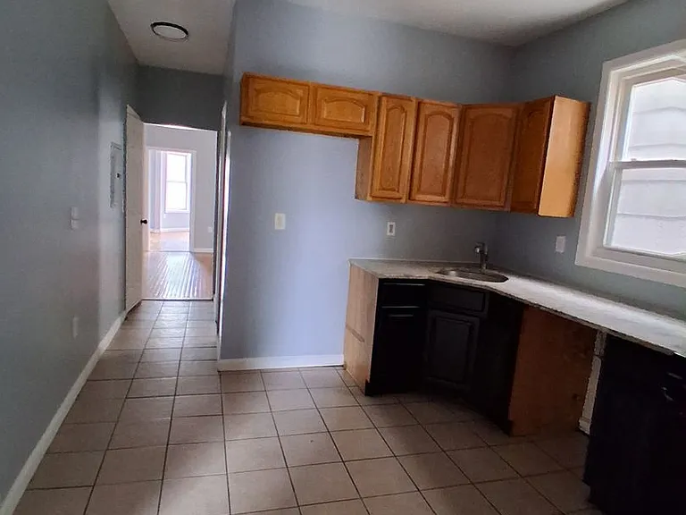 483 Avon Ave — Photo 16
