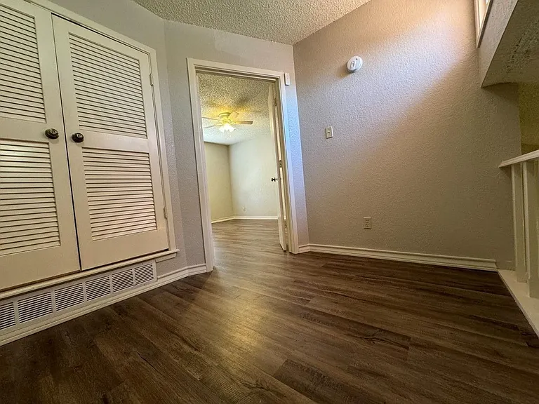 115 Troy Ave — Photo 10