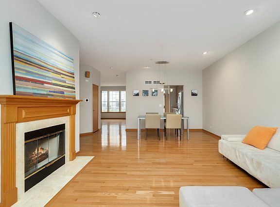 5th image of 2633 N Greenwood Ave