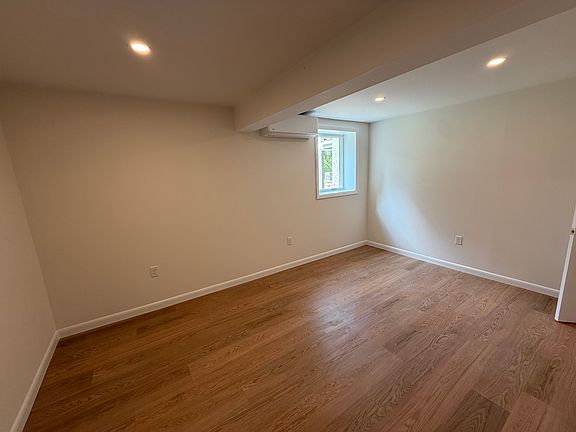 4th image of 2 Woods End Rd