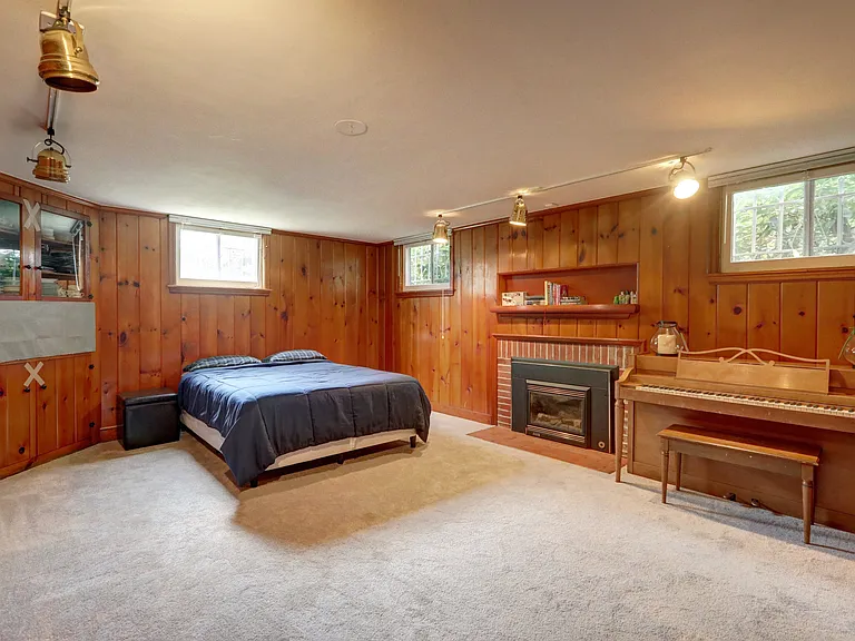 5822 Ann Arbor Ave NE — Photo 17
