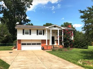 3 Playland Dr, Saint Albans, WV 25177
