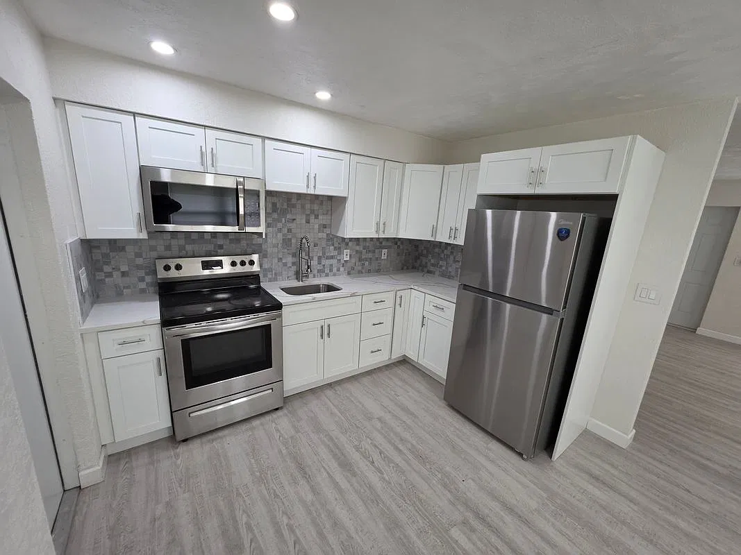2 bed, 1.0 bath, 918 sqft, $1,950 — Photo 2