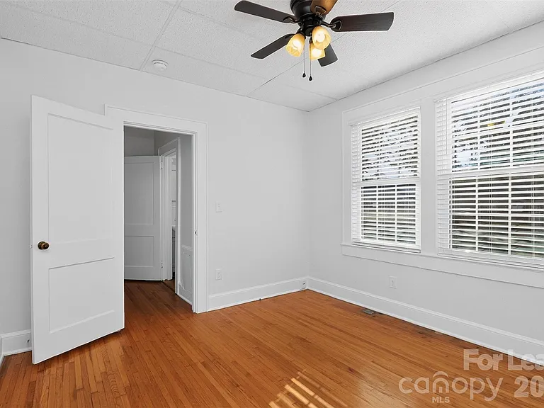 912 S York St — Photo 14
