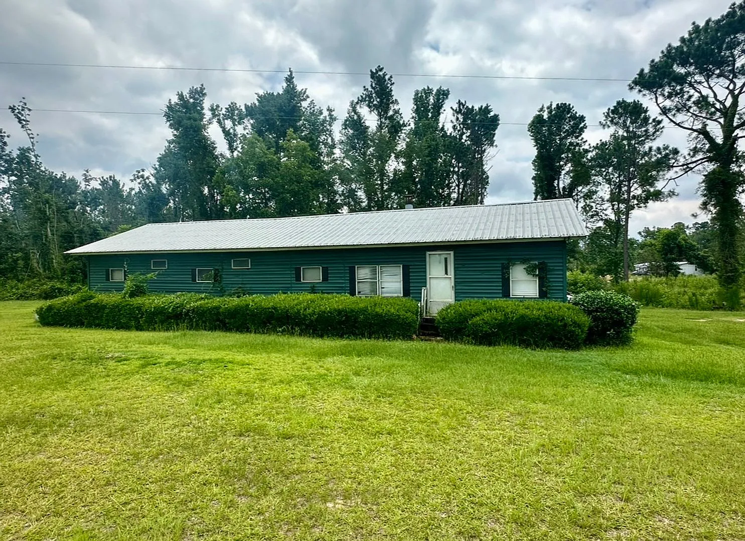 3 Bed/2 Bath House — Photo 1