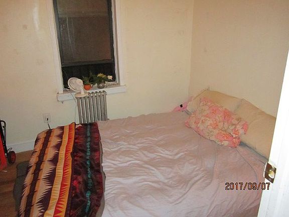 4th image of 107 Van Buren St APT 4